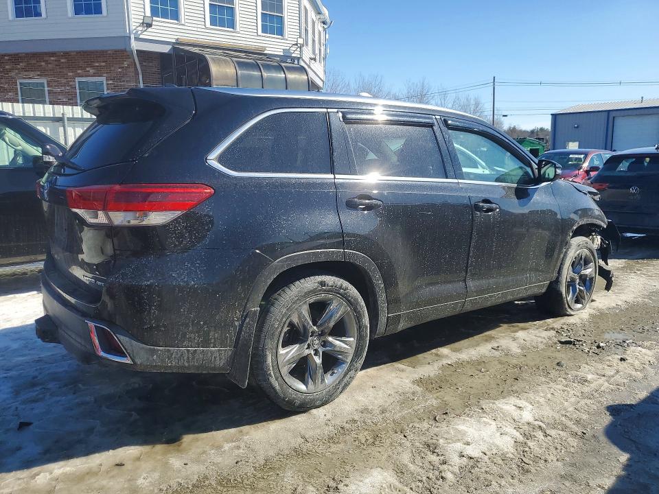 78643155 :رقم المزاد ، 5TDDZRFH7JS836718 vin ، 2018 Toyota Highlander مزاد بيع