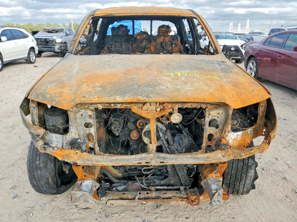Продажа на аукционе авто 2015 Toyota Tacoma, vin: 5TFJX4GN4FX047119, номер лота: 77906365