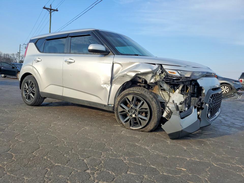 76839695 :رقم المزاد ، KNDJ33AU3M7737141 vin ، 2021 Kia Soul مزاد بيع