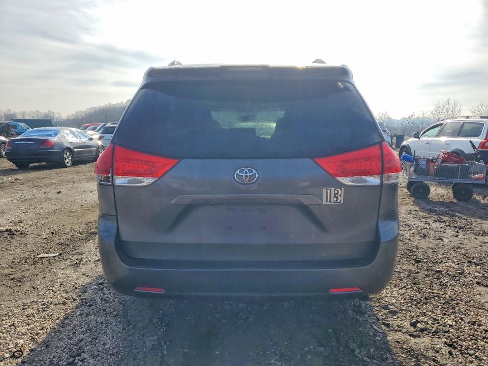 78076735 :رقم المزاد ، 5TDKK3DC5CS245807 vin ، 2012 Toyota Sienna مزاد بيع