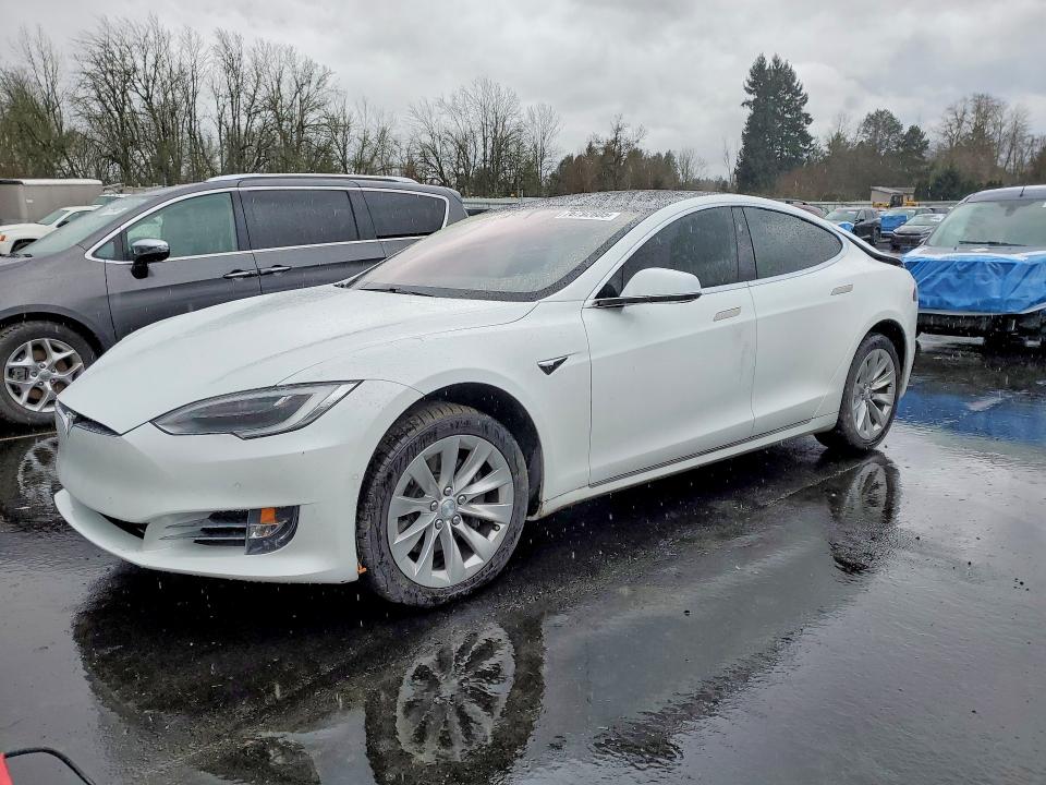 76792605 :رقم المزاد ، 5YJSA1E22JF269724 vin ، 2018 Tesla Model S مزاد بيع