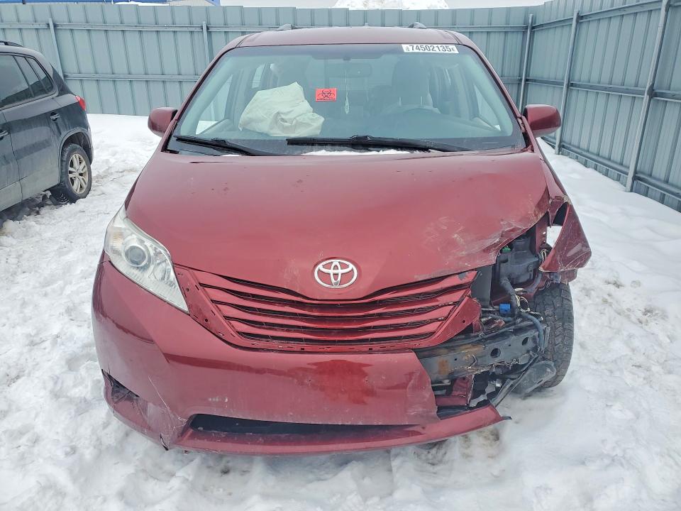 Aukcja sprzedaży 2015 Toyota Sienna, vin: 5TDKK3DC3FS582481, numer aukcji: 74502135