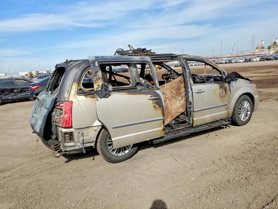 76744245 :رقم المزاد ، 2C4RC1CGXFR700460 vin ، 2015 Chrysler Town & Country مزاد بيع