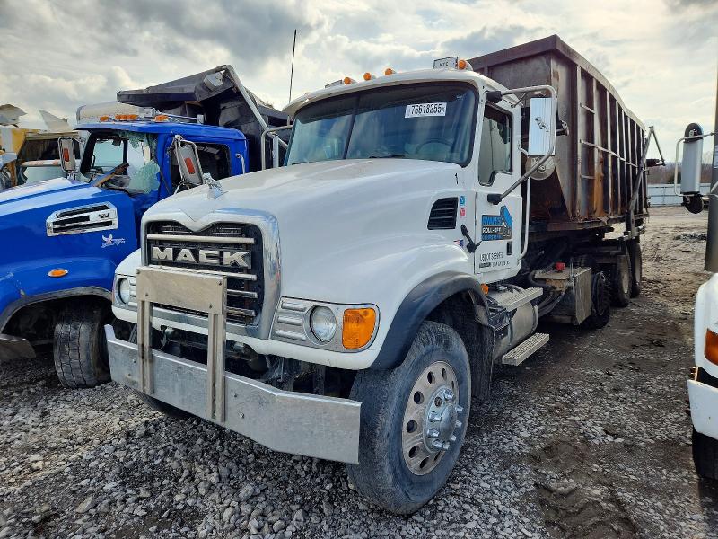 2004 Mack 700 Cv700 მანქანა იყიდება აუქციონზე, vin: 1M2AG11C64M013702, აუქციონის ნომერი: 76618255