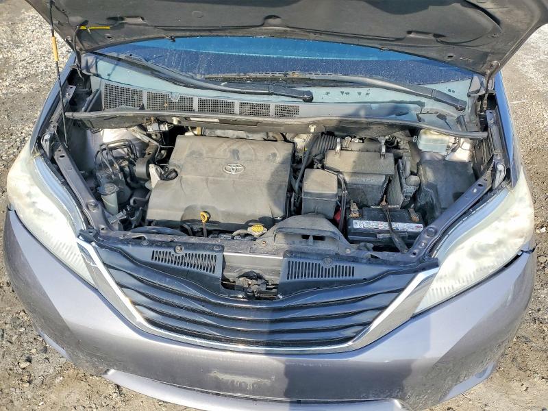 78076735 :رقم المزاد ، 5TDKK3DC5CS245807 vin ، 2012 Toyota Sienna مزاد بيع