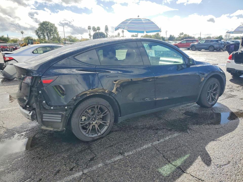 77570175 :رقم المزاد ، 7SAYGDED2SF321014 vin ، 2025 Tesla Model Y مزاد بيع