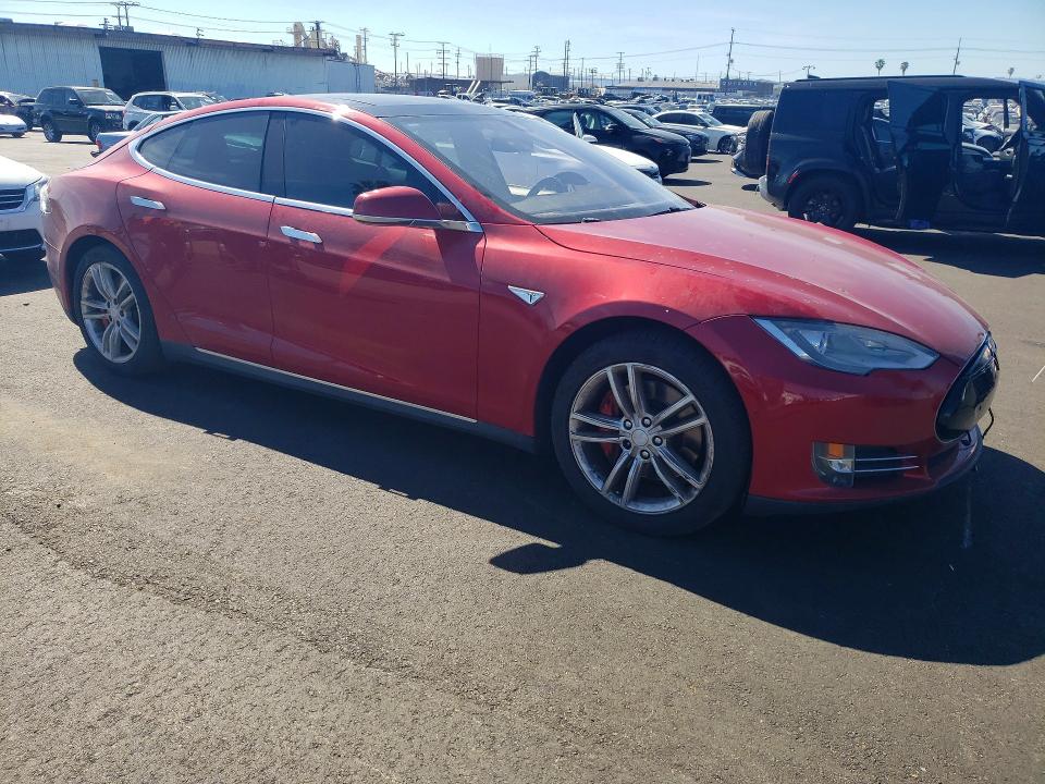 Продажа на аукционе авто 2015 Tesla Model S, vin: 5YJSA1H25FFP76586, номер лота: 79232895