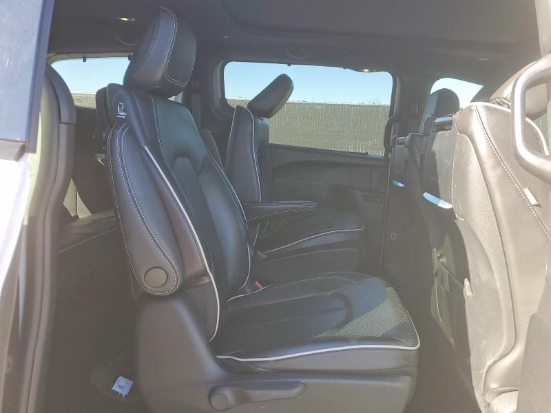 77780335 :رقم المزاد ، 2C4RC1S72NR215939 vin ، 2022 Chrysler Pacifica مزاد بيع