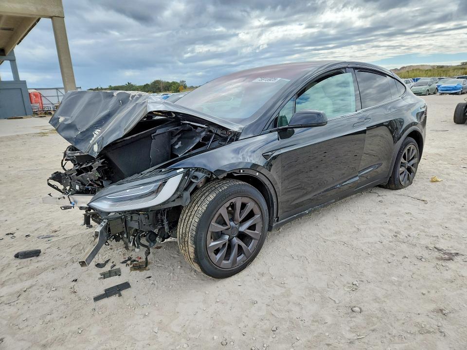 75915925 :رقم المزاد ، 7SAXCBE60NF345071 vin ، 2022 Tesla Model X مزاد بيع