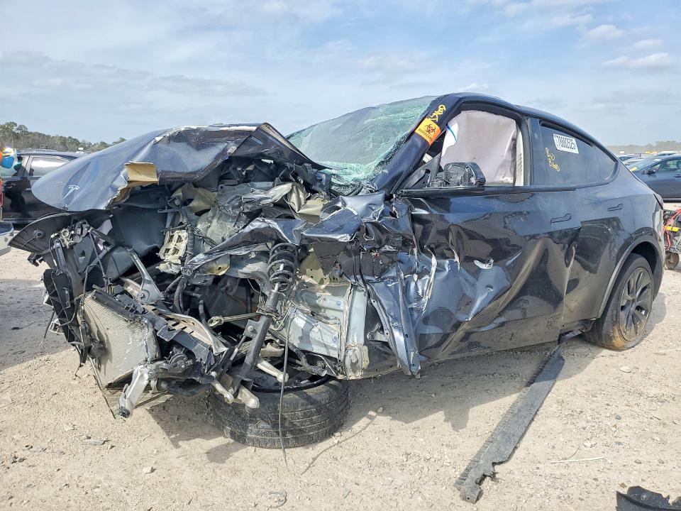 78882525 :رقم المزاد ، 7SAYGDED4RF104610 vin ، 2024 Tesla Model Y مزاد بيع