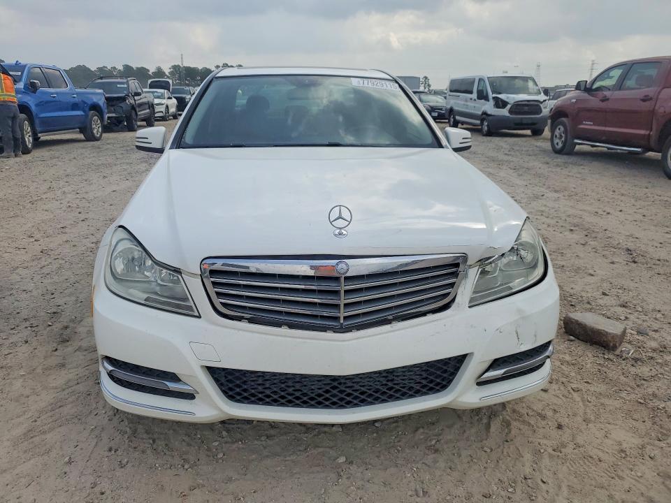 Продаж на аукціоні авто 2013 Mercedes-benz C 250, vin: WDDGF4HB8DR301259, номер лоту: 77929115