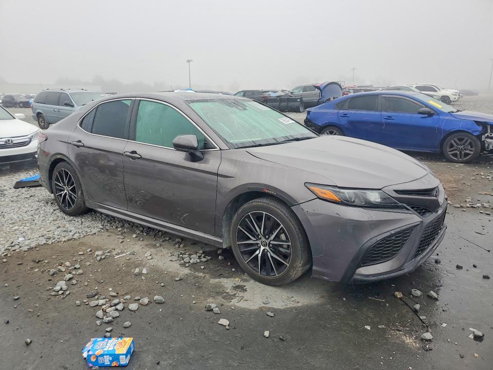 96034785 :رقم المزاد ، 4T1G11AK2MU408043 vin ، 2021 Toyota Camry مزاد بيع