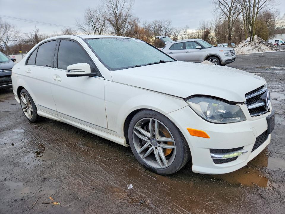 Продажа на аукционе авто 2013 Mercedes-benz C, vin: WDDGF8AB9DR274218, номер лота: 78237195