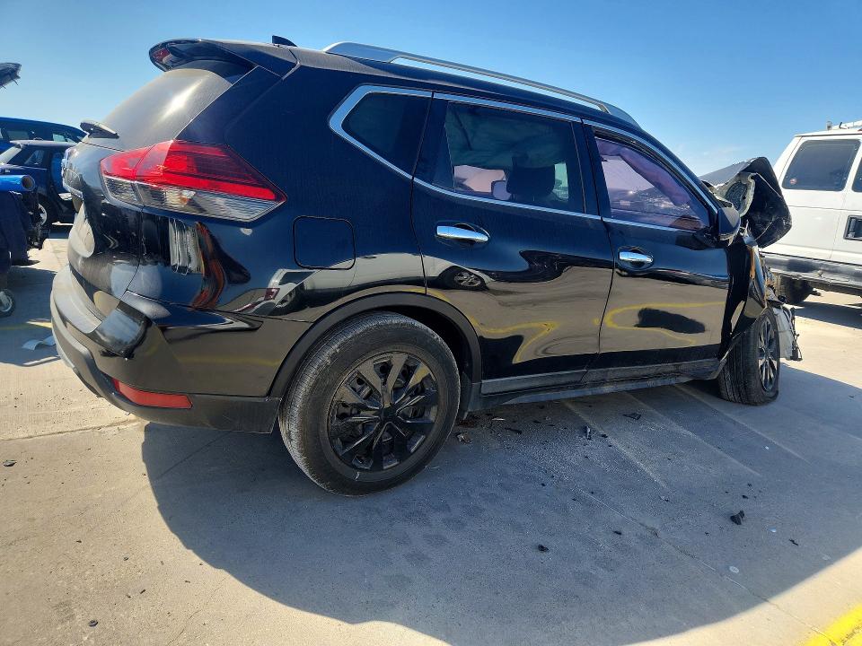 2017 Nissan Rogue მანქანა იყიდება აუქციონზე, vin: KNMAT2MT9HP561621, აუქციონის ნომერი: 79226885