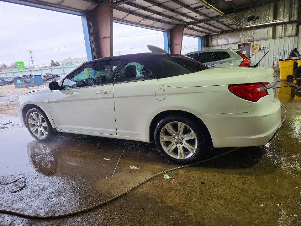 2013 Chrysler 200 მანქანა იყიდება აუქციონზე, vin: 1C3BCBEB0DN706890, აუქციონის ნომერი: 77805655
