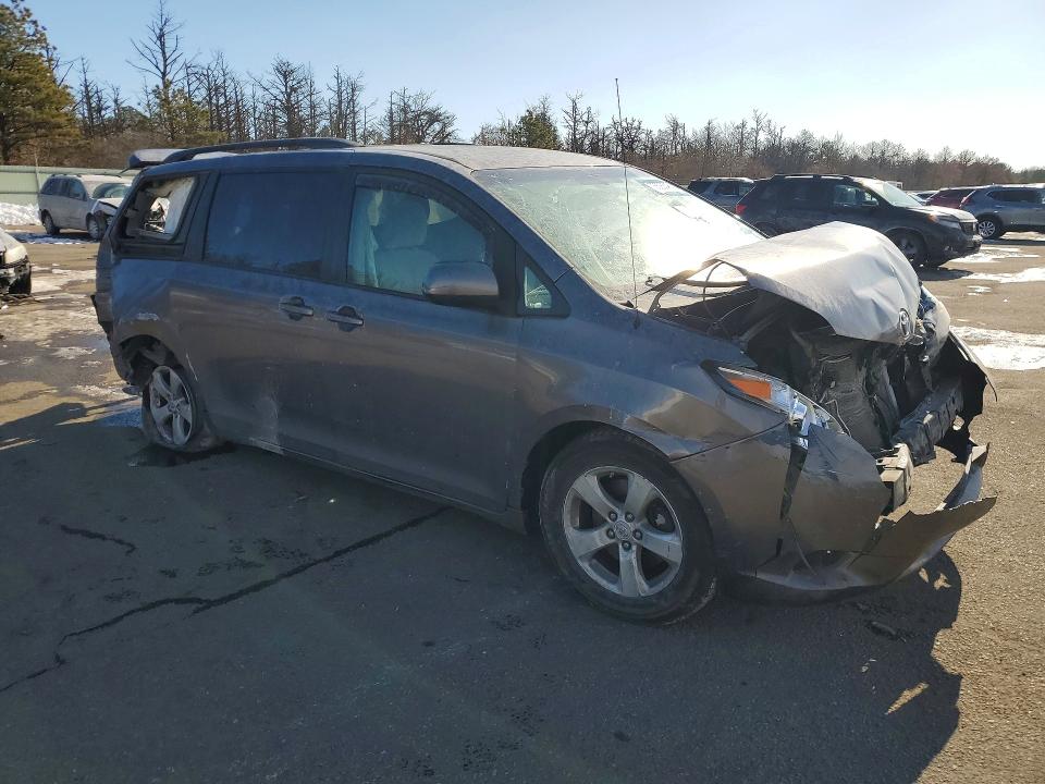 2011 Toyota Sienna მანქანა იყიდება აუქციონზე, vin: 5TDKK3DC4BS037836, აუქციონის ნომერი: 75628545
