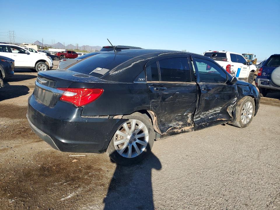 76005725 :رقم المزاد ، 1C3CCBBB4DN695210 vin ، 2013 Chrysler 200 مزاد بيع