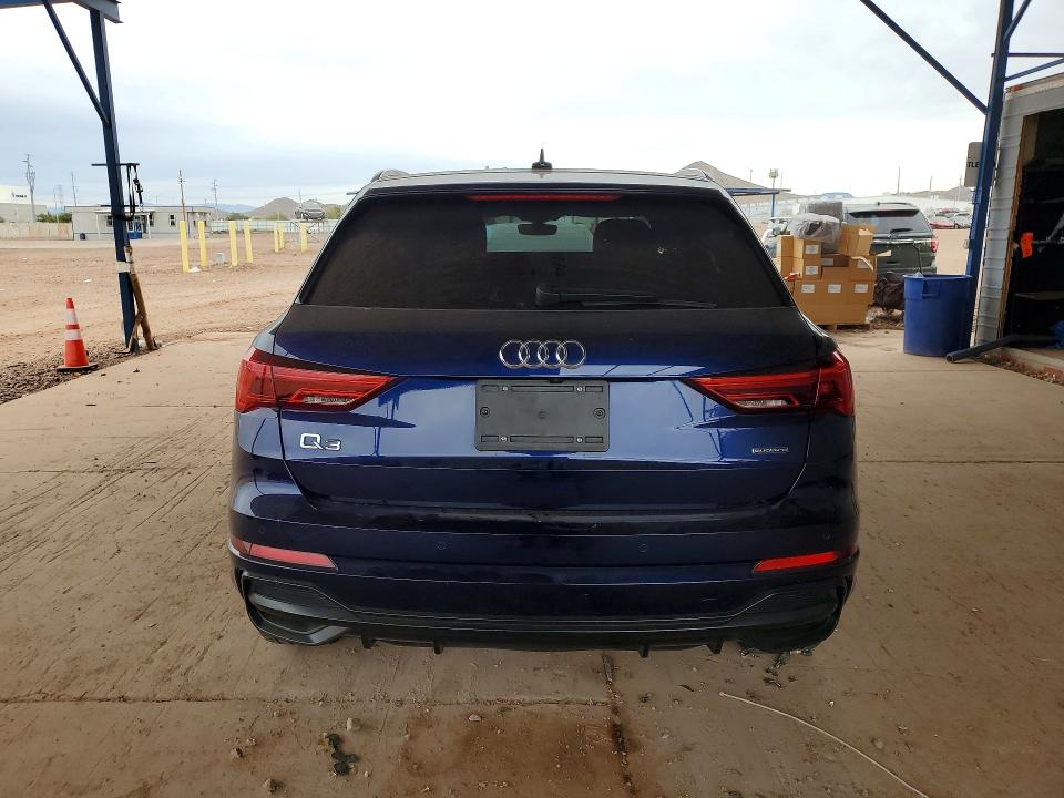 77390495 :رقم المزاد ، WA1DECF33N1131537 vin ، 2022 Audi Q3 مزاد بيع