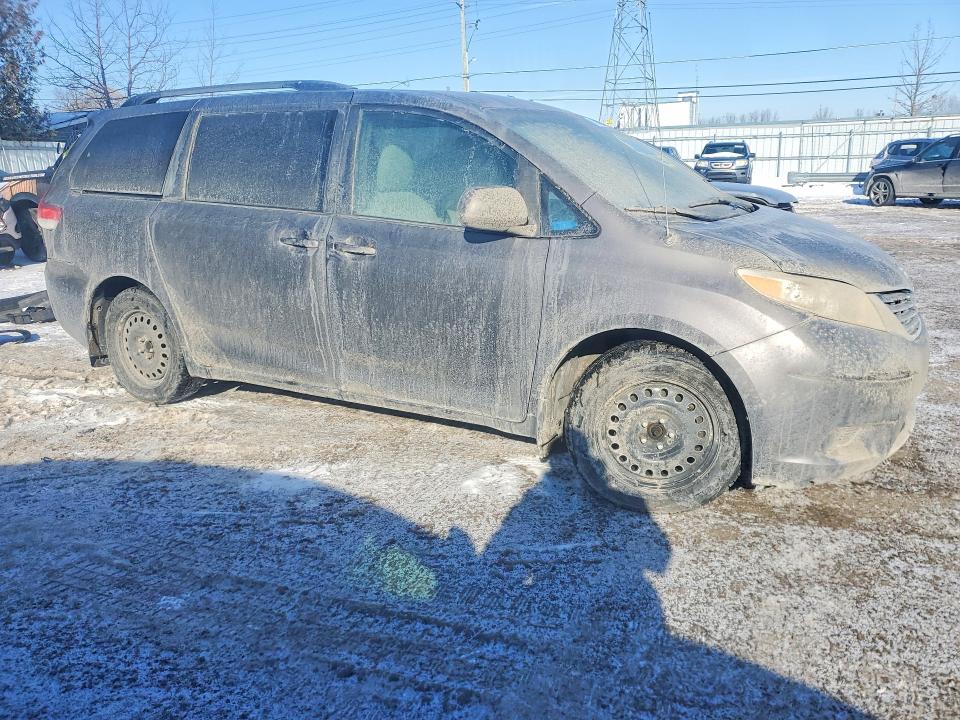 77367595 :رقم المزاد ، 5TDKK3DC9DS389457 vin ، 2013 Toyota Sienna مزاد بيع