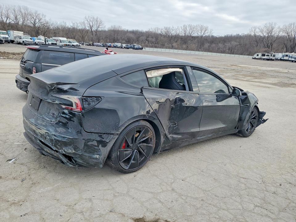 75637575 :رقم المزاد ، 5YJ3E1ET1TF131158 vin ، 2026 Tesla Model 3 مزاد بيع