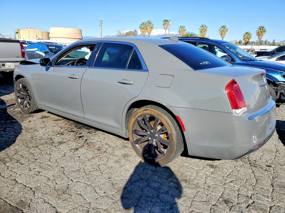 78448405 :رقم المزاد ، 2C3CCAAG6JH190815 vin ، 2018 Chrysler 300 مزاد بيع
