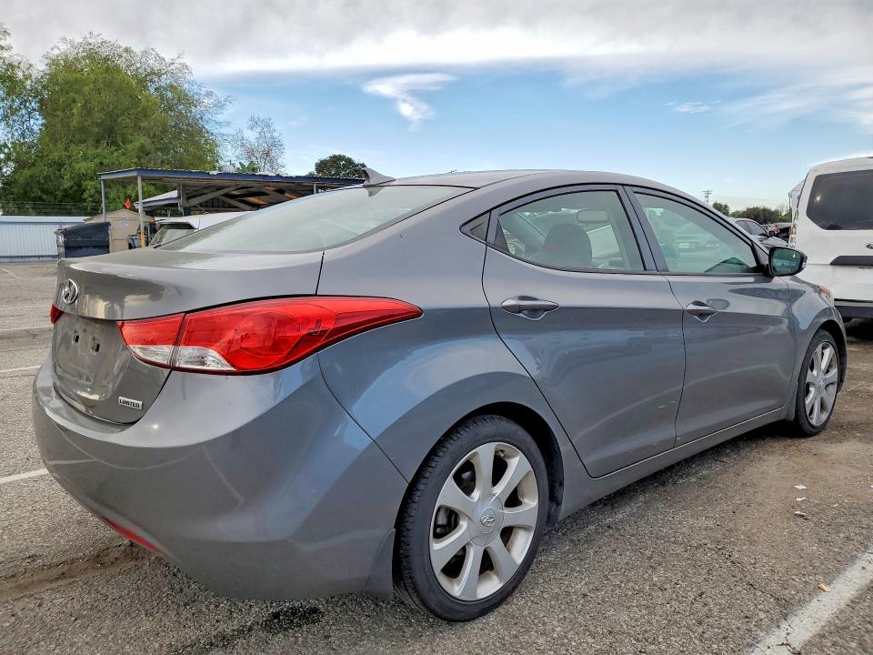 75702025 :رقم المزاد ، 5NPDH4AE9DH264869 vin ، 2013 Hyundai Elantra مزاد بيع