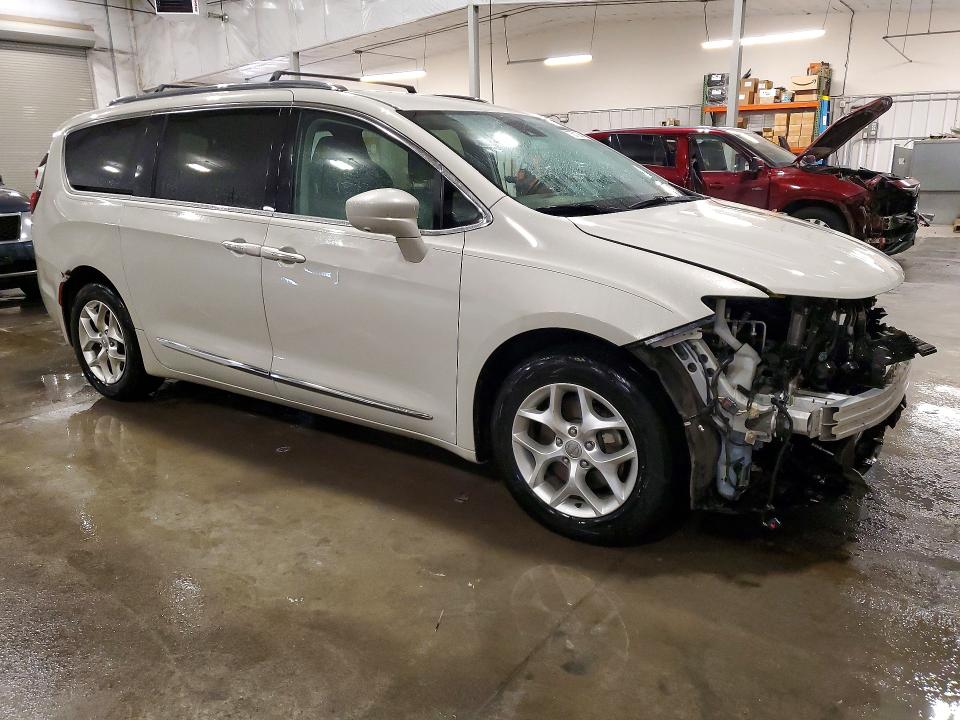 77671305 :رقم المزاد ، 2C4RC1EG4HR788518 vin ، 2017 Chrysler Pacifica مزاد بيع