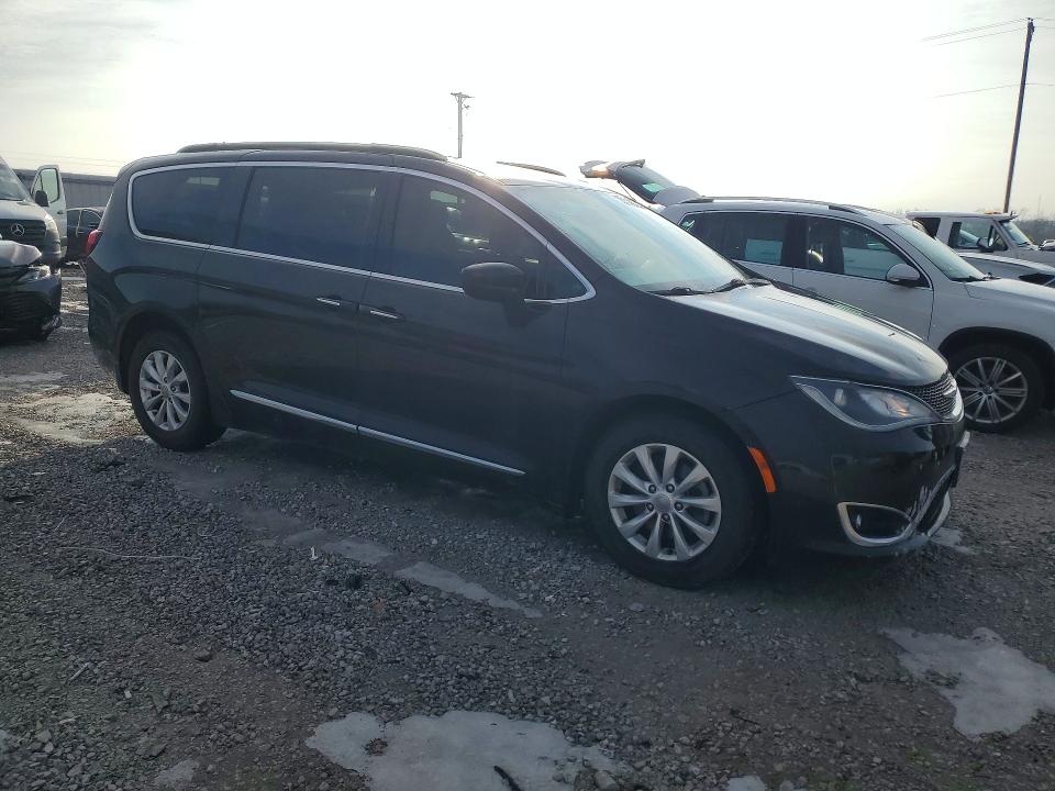 Продаж на аукціоні авто 2017 Chrysler Pacifica, vin: 2C4RC1BGXHR711768, номер лоту: 76351945