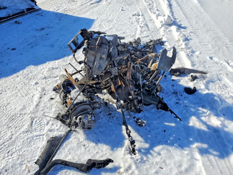 77165145 :رقم المزاد ، 4UF00SNW2YP209141 vin ، 2000 Arcc Snowmobile مزاد بيع
