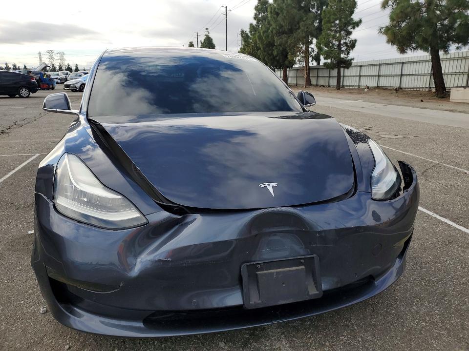 Продажа на аукционе авто 2018 Tesla Model 3, vin: 5YJ3E1EAXJF025660, номер лота: 76992475