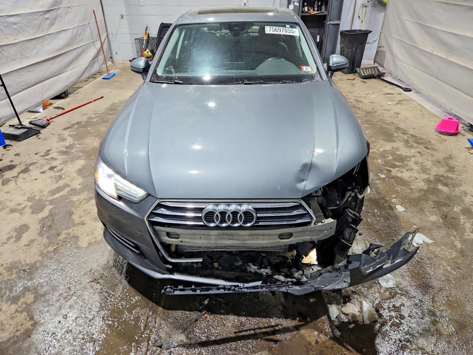 2017 Audi A4 Premium მანქანა იყიდება აუქციონზე, vin: WAUANAF41HN040217, აუქციონის ნომერი: 75697055