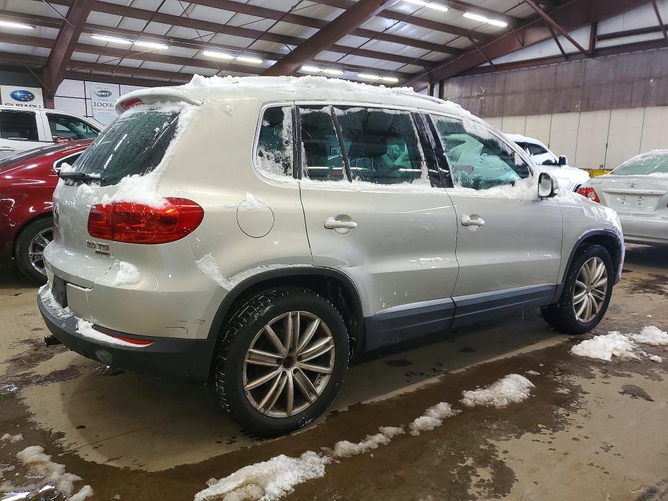 2012 Volkswagen Tiguan მანქანა იყიდება აუქციონზე, vin: WVGBV7AX4CW597407, აუქციონის ნომერი: 79079585