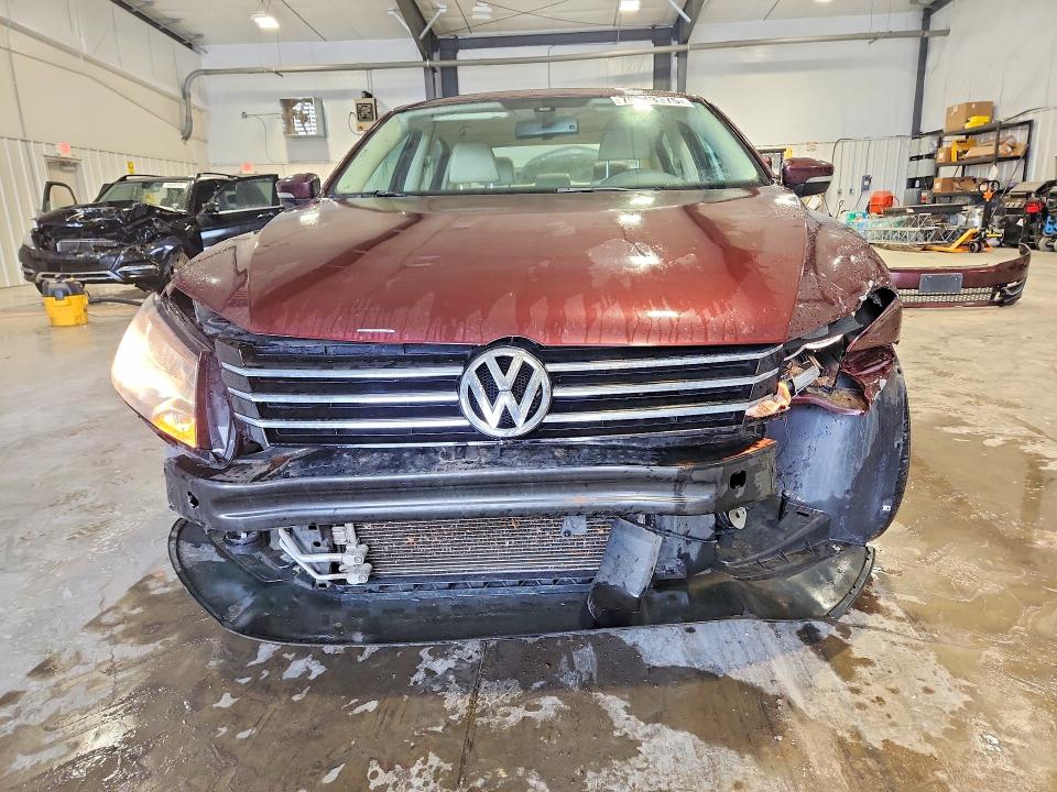 79043575 :رقم المزاد ، 1VWBP7A33EC019554 vin ، 2014 Volkswagen Passat مزاد بيع