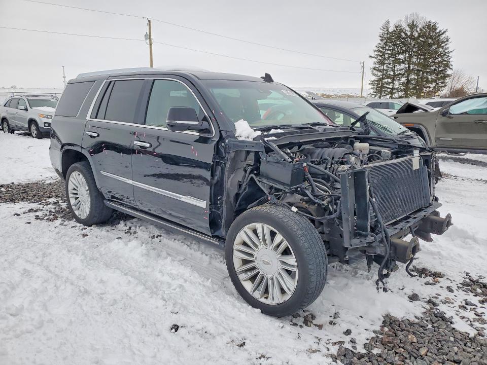 75501985 :رقم المزاد ، 1GYS4DKJ0HR385409 vin ، 2017 Cadillac Escalade مزاد بيع