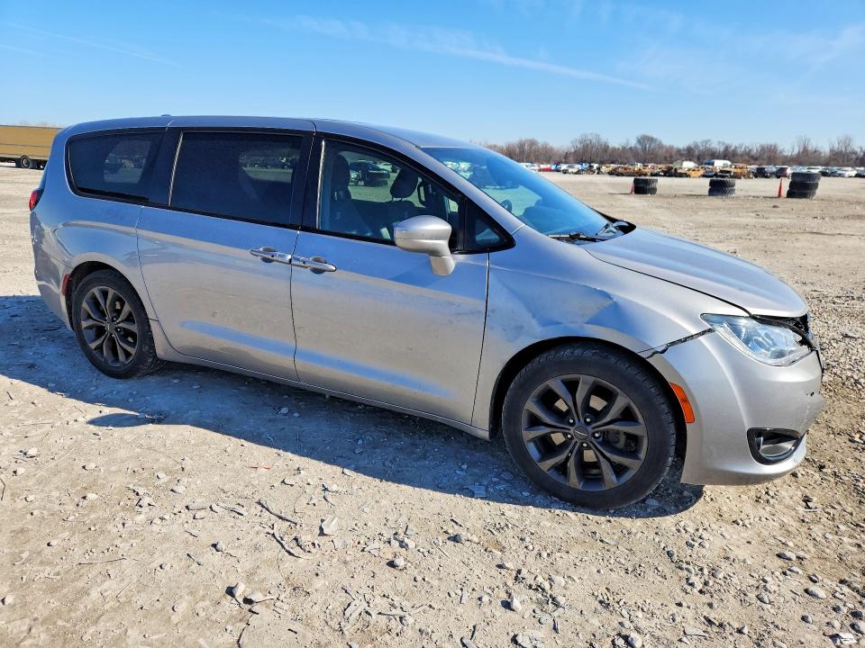 79387605 :رقم المزاد ، 2C4RC1FG4JR198209 vin ، 2018 Chrysler Pacifica مزاد بيع