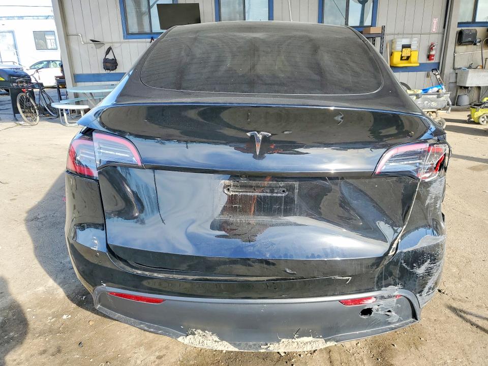 2025 Tesla Model Y მანქანა იყიდება აუქციონზე, vin: 7SAYGDED2SF274082, აუქციონის ნომერი: 77308705