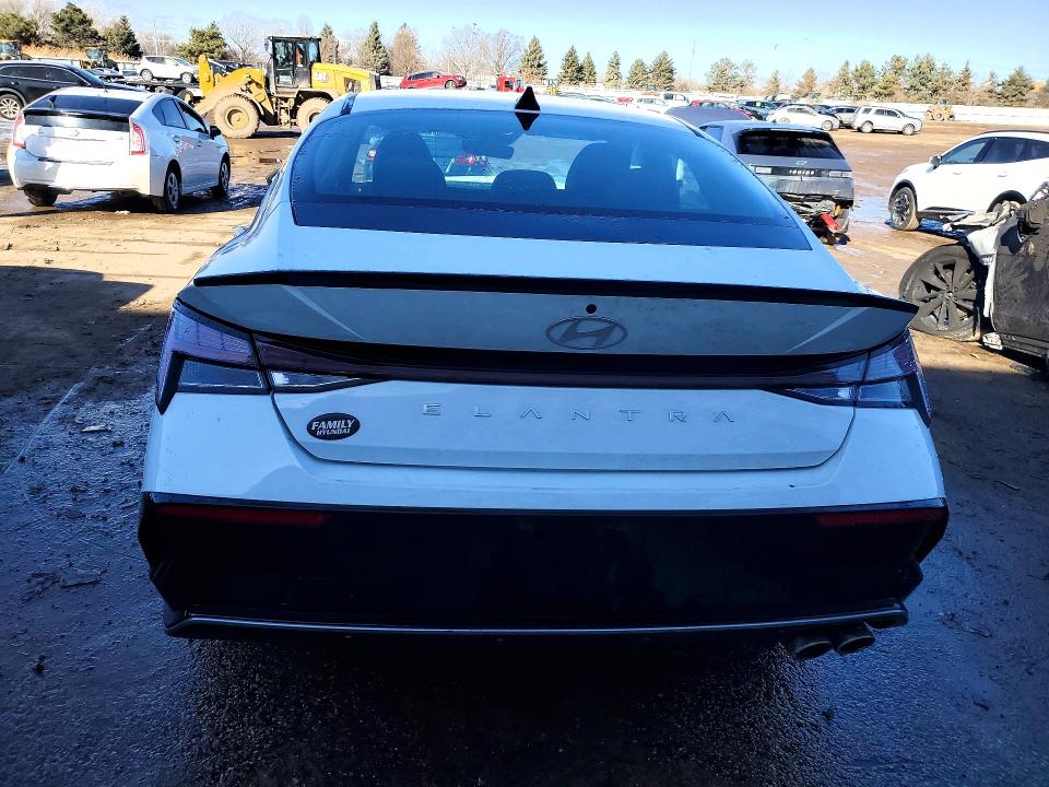 2025 Hyundai Elantra მანქანა იყიდება აუქციონზე, vin: KMHLR4DF1SU013257, აუქციონის ნომერი: 77759965