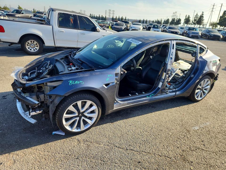2020 Tesla Model 3 მანქანა იყიდება აუქციონზე, vin: 5YJ3E1EA7LF645689, აუქციონის ნომერი: 76403535