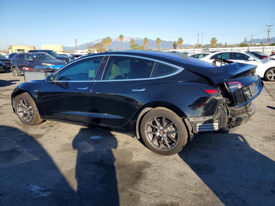 77234745 :رقم المزاد ، 5YJ3E1EAXJF166230 vin ، 2018 Tesla Model 3 مزاد بيع