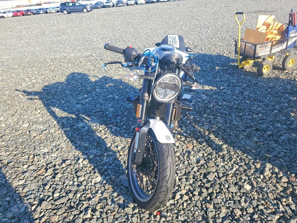 Aukcja sprzedaży 2023 Husqvarna Vitpilen 401/svartpilen 401, vin: MD2JUJ409PC224833, numer aukcji: 76644035