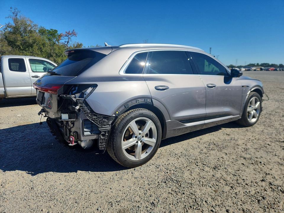 78496495 :رقم المزاد ، WA1LAAGE4KB010243 vin ، 2019 Audi E-tron مزاد بيع