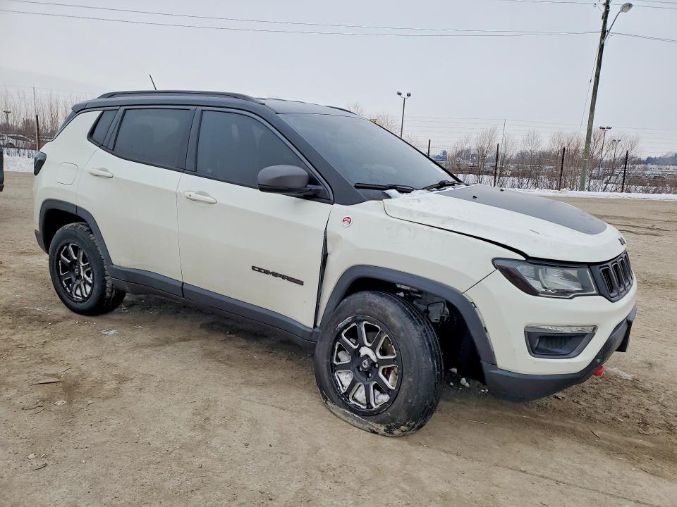 75625815 :رقم المزاد ، 3C4NJDDB0JT451214 vin ، 2018 Jeep Compass مزاد بيع