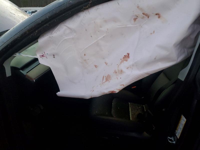 76422525 :رقم المزاد ، 7SAYGDEE0NA006545 vin ، 2022 Tesla Model Y مزاد بيع