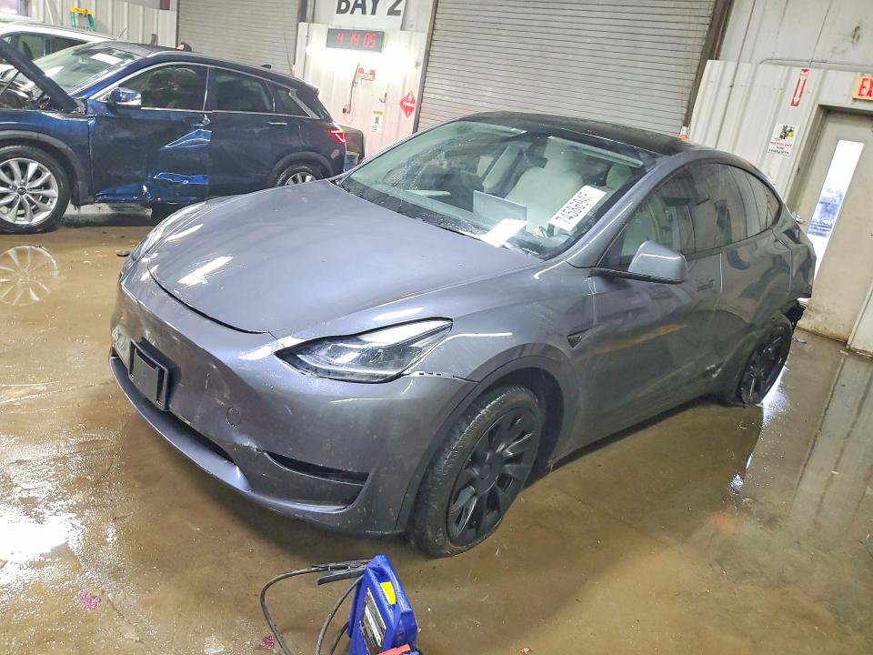 74586945 :رقم المزاد ، 7SAYGDEE4NF522670 vin ، 2022 Tesla Model Y مزاد بيع
