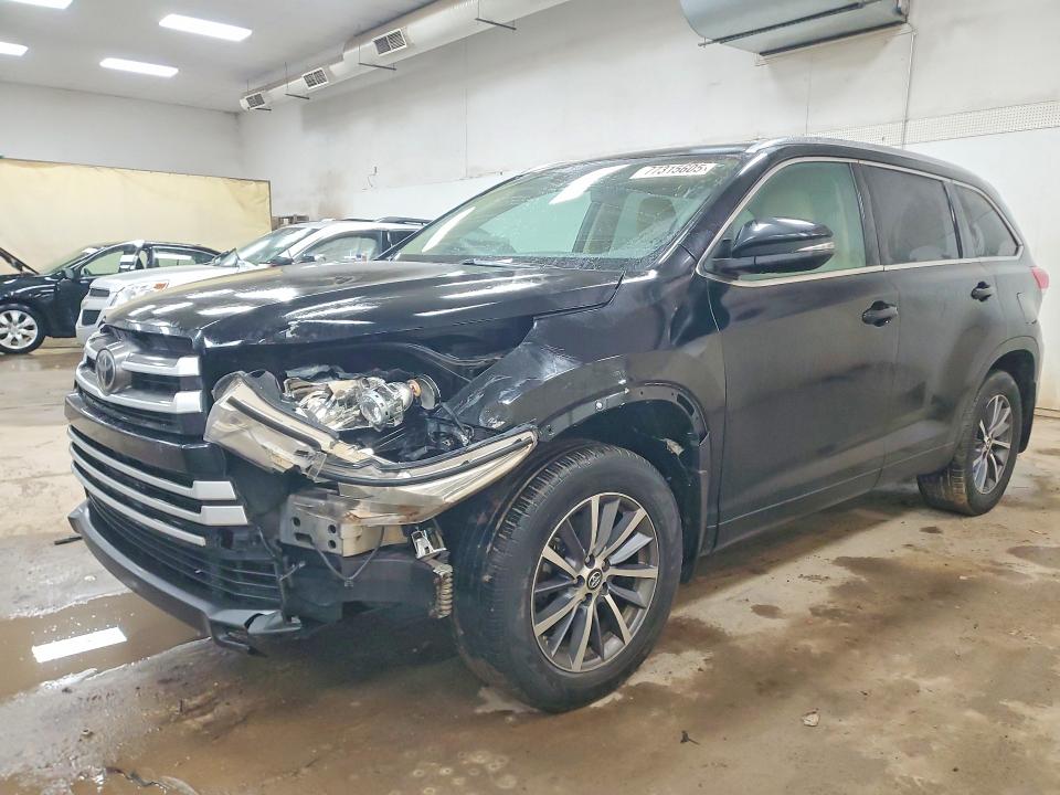 Auction sale of the 2017 Toyota Highlander, vin: 5TDJZRFHXHS430803, lot number: 77315605