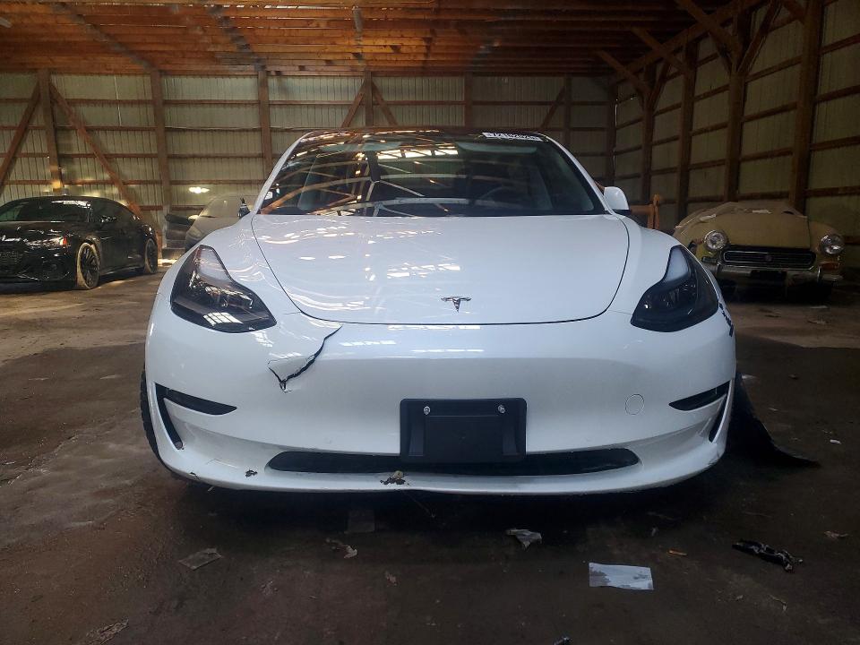 72162025 :رقم المزاد ، 5YJ3E1EAXMF985923 vin ، 2021 Tesla Model 3 مزاد بيع
