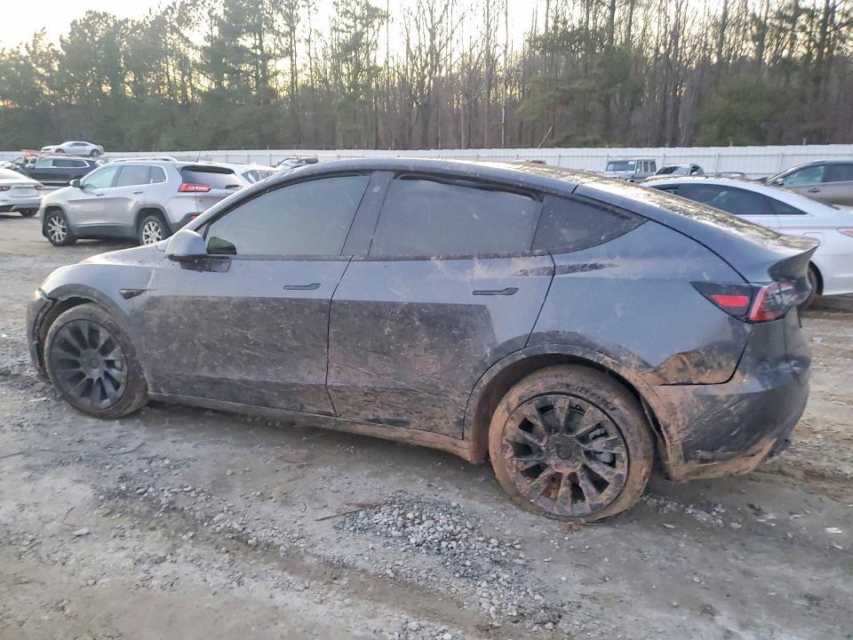 76422525 :رقم المزاد ، 7SAYGDEE0NA006545 vin ، 2022 Tesla Model Y مزاد بيع
