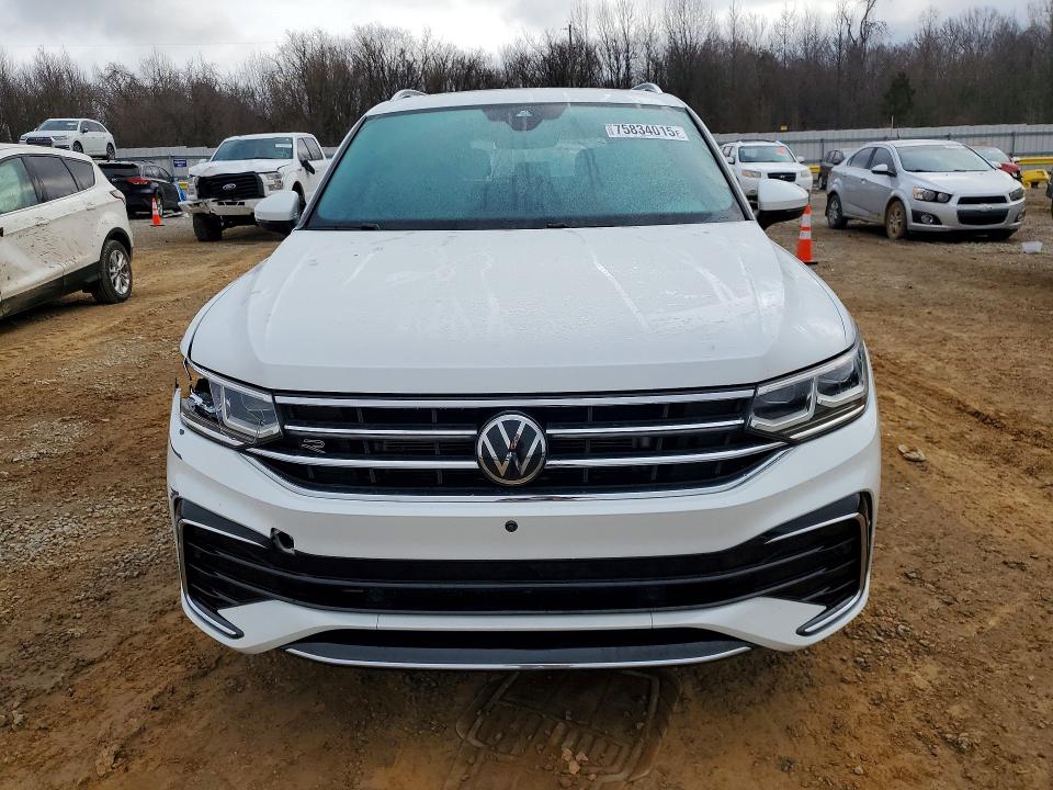 Продажа на аукционе авто 2022 Volkswagen Tiguan, vin: 3VV4B7AX2NM056155, номер лота: 75834015