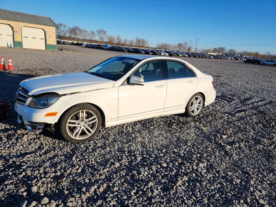 2014 Mercedes-benz C მანქანა იყიდება აუქციონზე, vin: WDDGF8AB2EA913135, აუქციონის ნომერი: 78808615