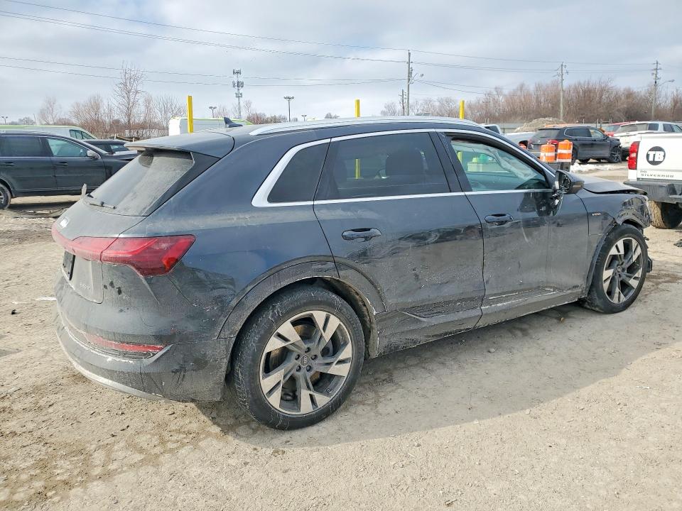 2022 Audi E-tron მანქანა იყიდება აუქციონზე, vin: WA1LAAGE1NB014657, აუქციონის ნომერი: 79069905